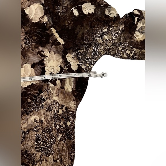 Beautiful ESHA Designs Floral Brown and Cream Lacy Asymmetric Top, Plus size - Picture 11 of 16